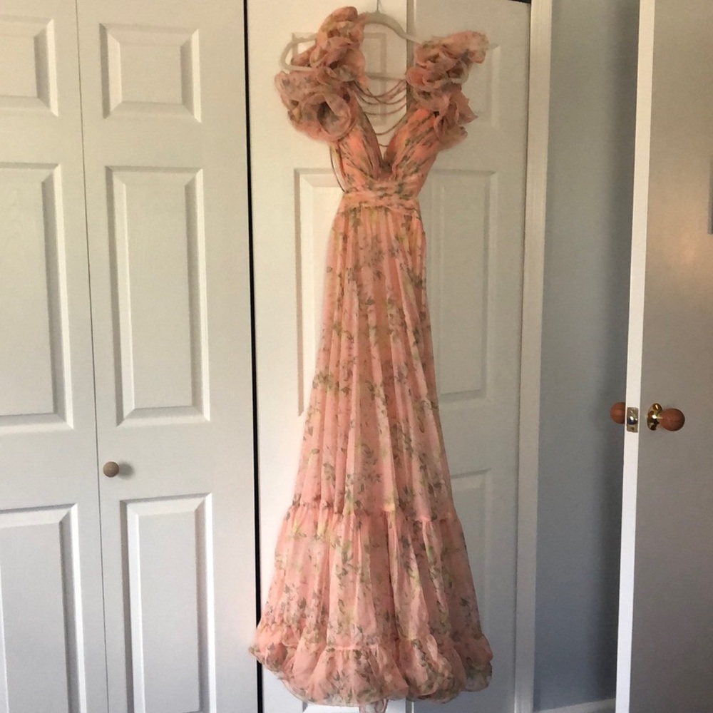 Mac Duggal RUFFLE TIERED FLORAL CUT-OUT CHIFFON GOWN. Size 0.